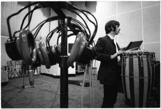 Ringo  recording sgt pepper